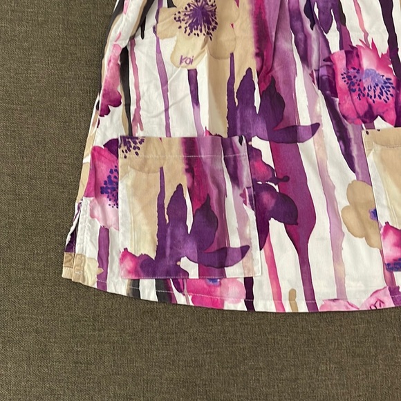 💰3 items for $25 🏷 Koi by Kathy Peterson Demi Scrub Top sz Small - Picture 6 of 14